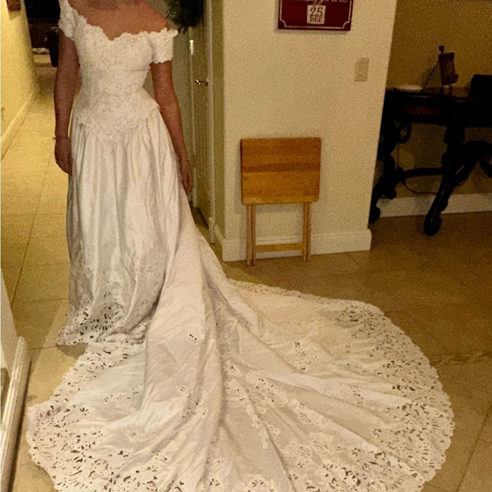 Used white off the shoulder wedding dress